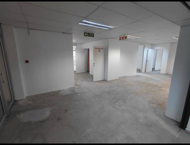 5,600M² OFFICE TO LET IN VORNA VALLEY